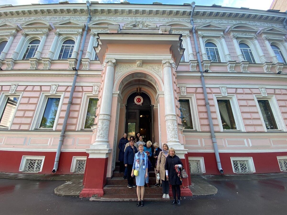 В мае мне предложили провести экскурсию по резиденции посла Турции, адрес Большая Никитская 43А.