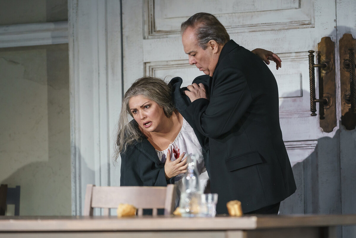 Анна Нетребко - Леонора, Феруччо Фурланетто - Падре Гадиано, в спектакле "Сила Субьбы", Королевский Оперный театр © 2019 ROH. Photograph by Bill Cooper