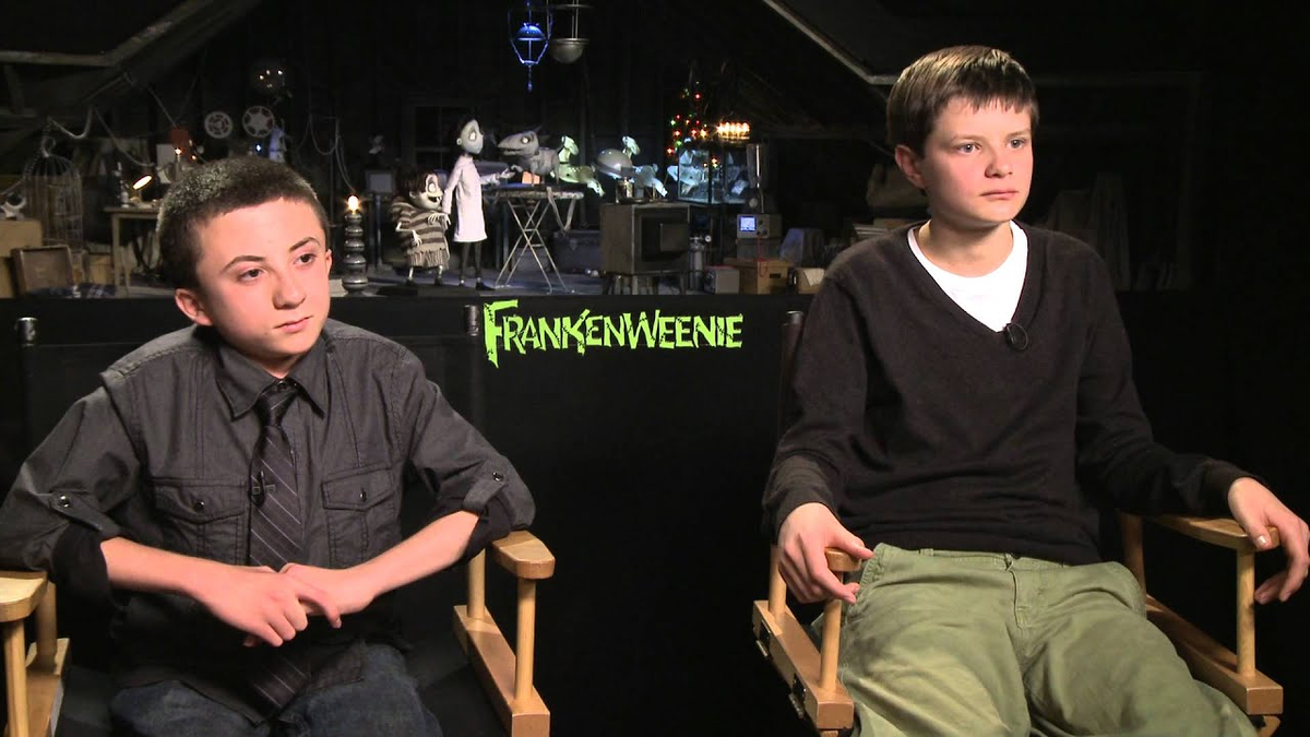 Аттикус Шаффер и Чарли Тахэн дают интервью