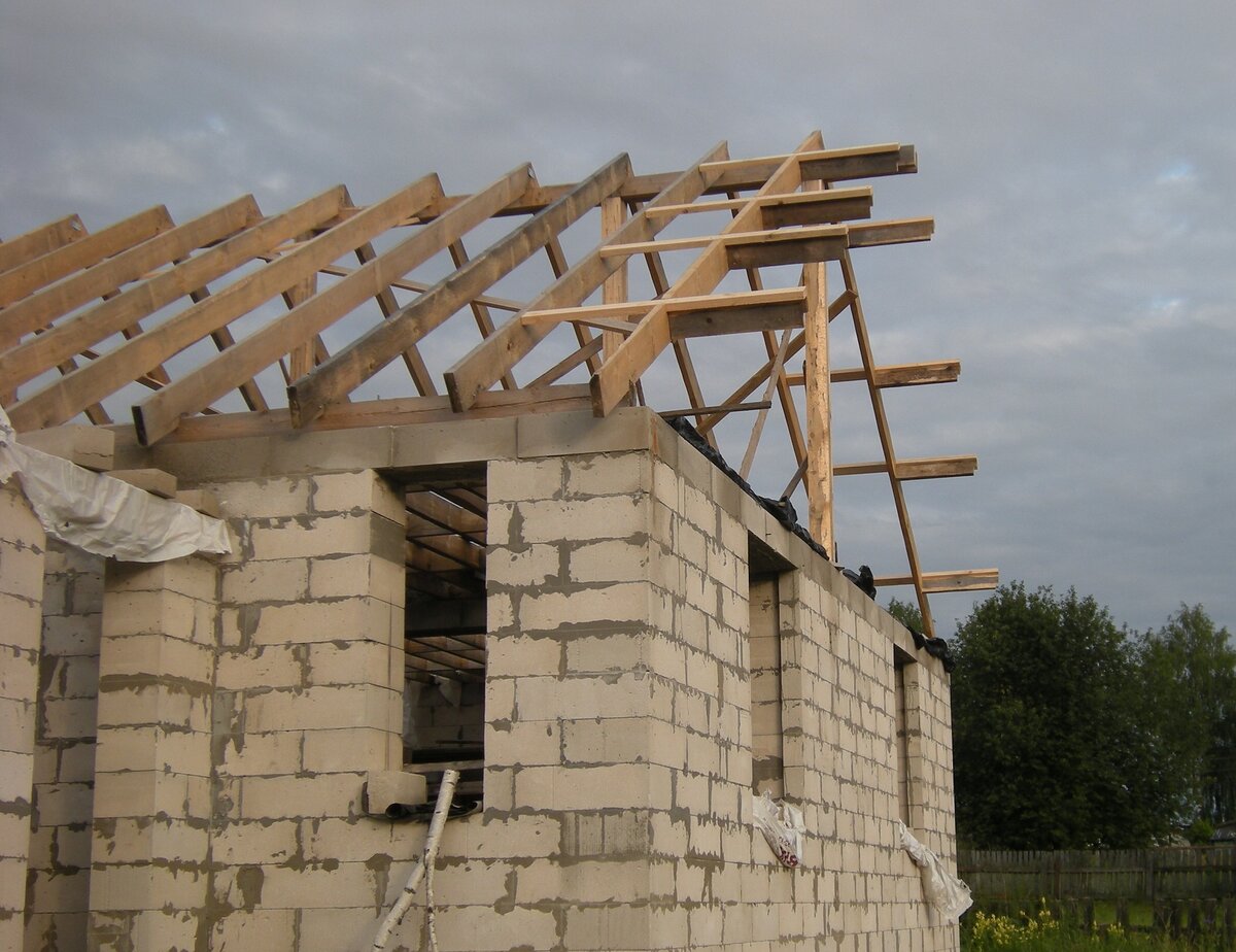 Устройство карниза крыши со стороны фронтона