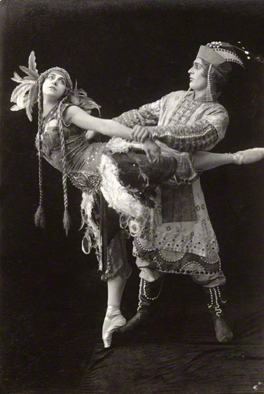Первый балет стравинского. Балет Жар птица Стравинский 1910.
