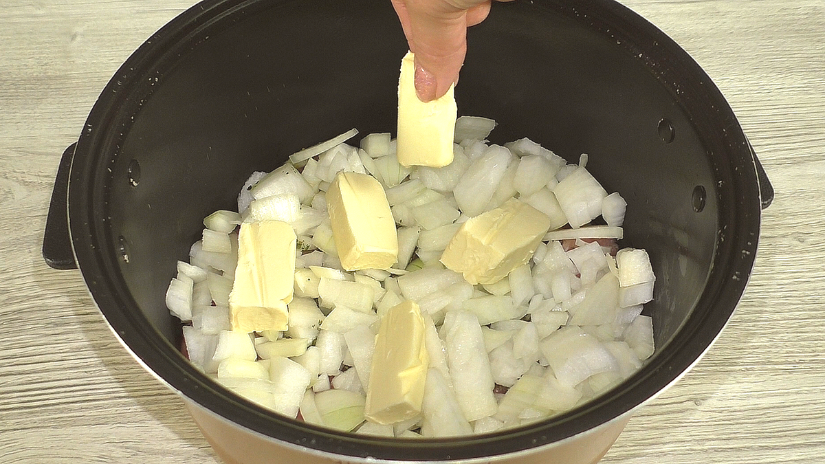 "Мясо по-Кремлевски" оно получается нежнее, чем тушёнка (его можно "губами" есть)