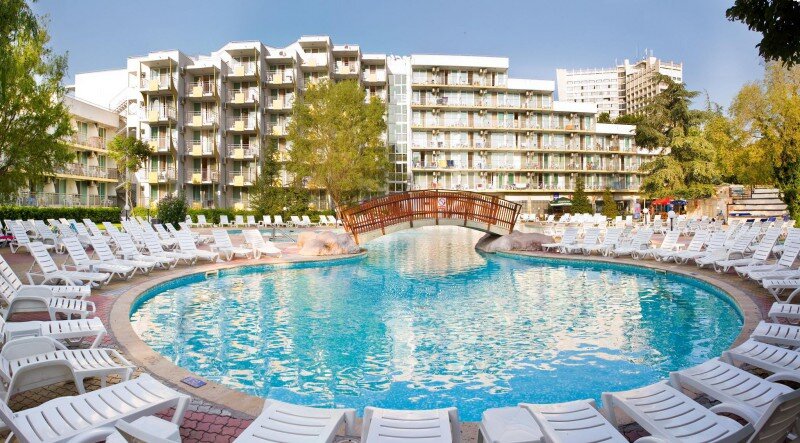 На территории отеля Laguna Beach 4*
