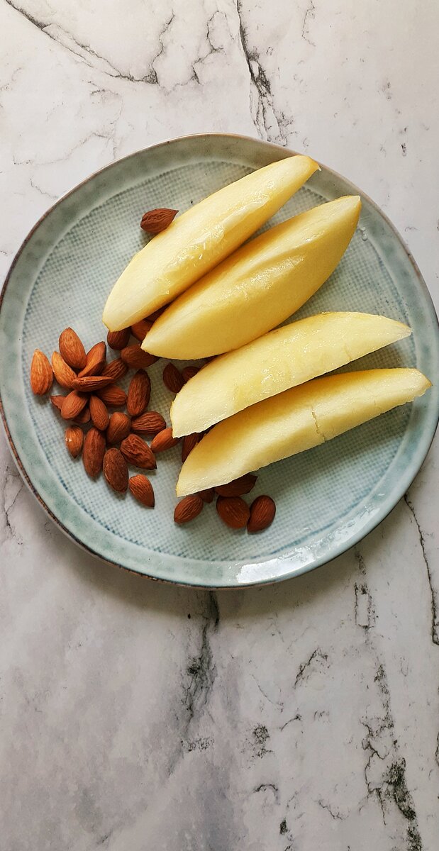 Дыня и орешки