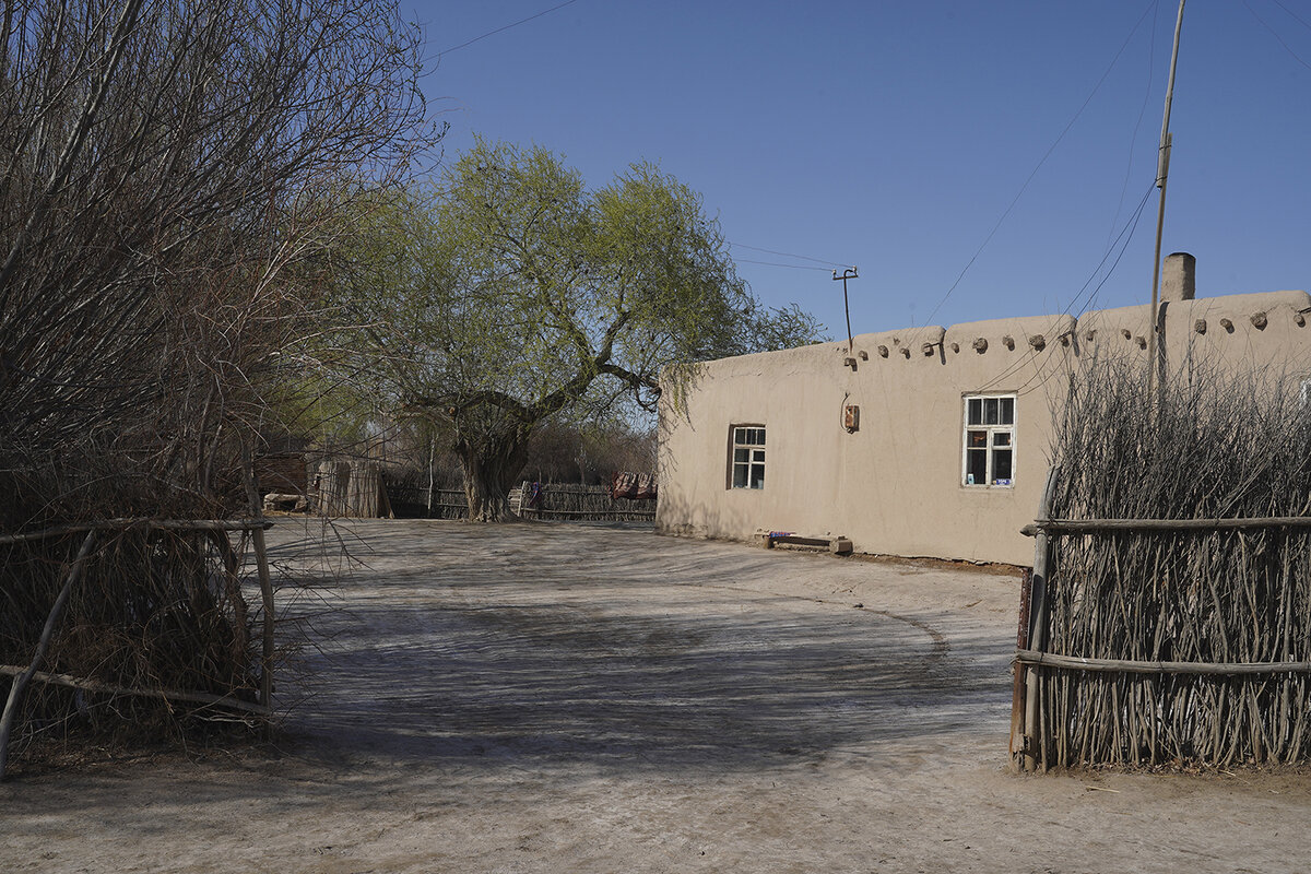 Типичный саманный дом с плоской крышей