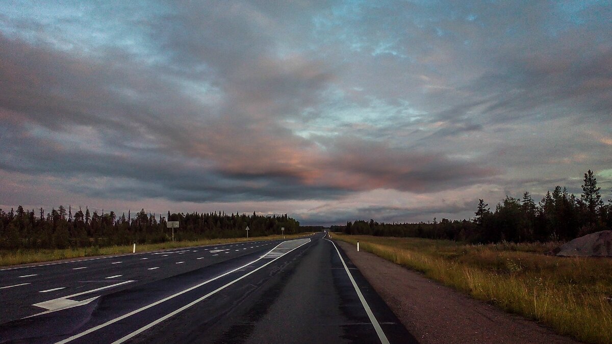 Пустынная мурманская трасса. Пол литра воды и пара дошираков на двоих