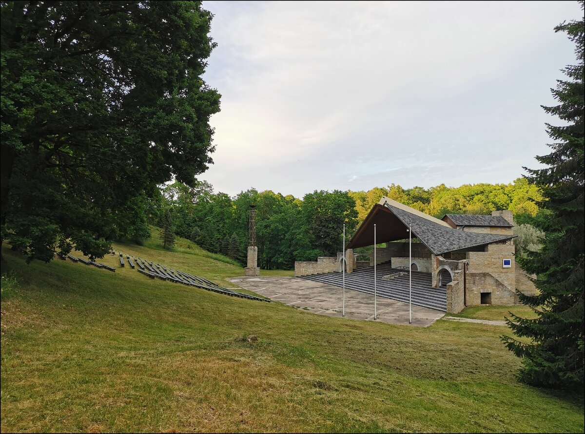 Певческое поле, построенное в 1995 году