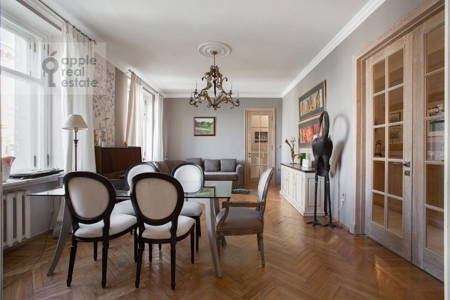 Журавль - изящная птица