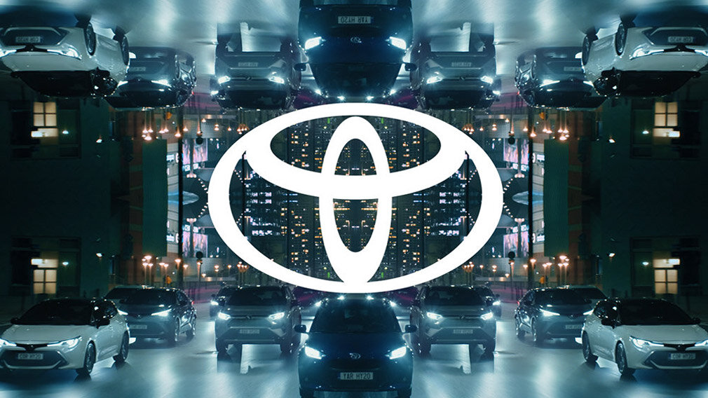 Новый логотип Toyota