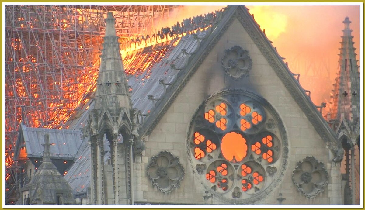 Пожар в Нотр Дамм де Пари. Источник: Яндекс.картинки