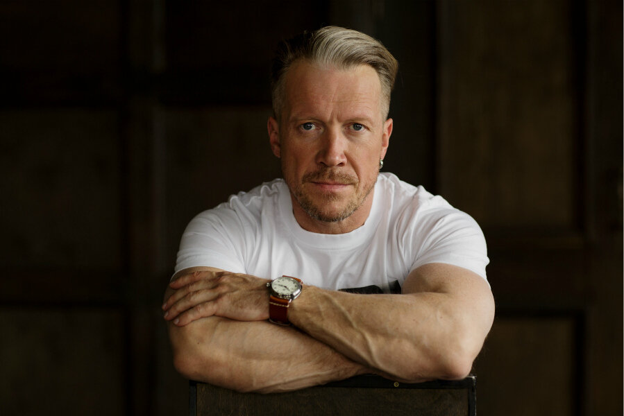 Классический белый циферблат Молния в новом корпусе на руке Алексея Кравченко.