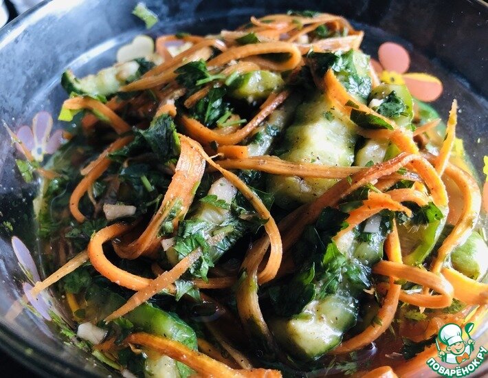 Вкусные, пикантные, острые огурцы подойдут к мясу, картошки, да и просто так кушать эти огурчики одно удовольствие.