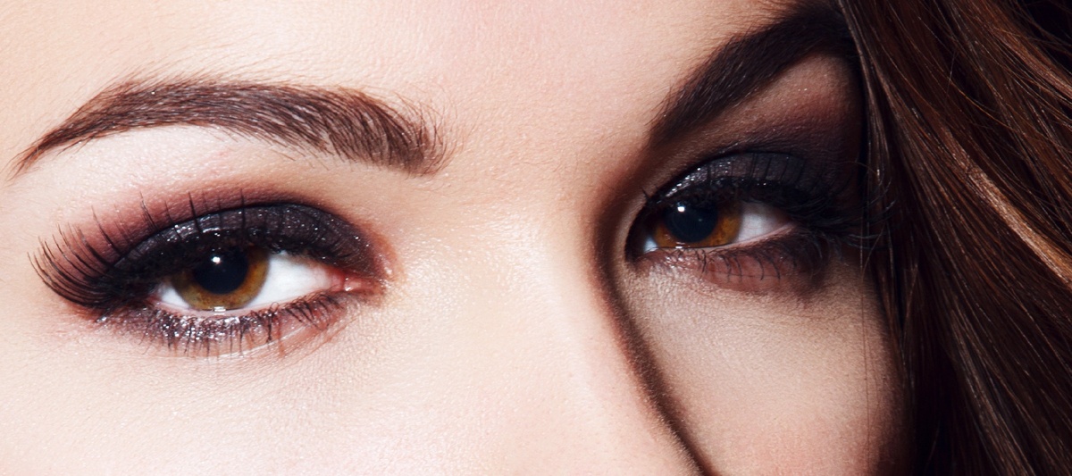 Ах, этот взгляд из-под ресниц...