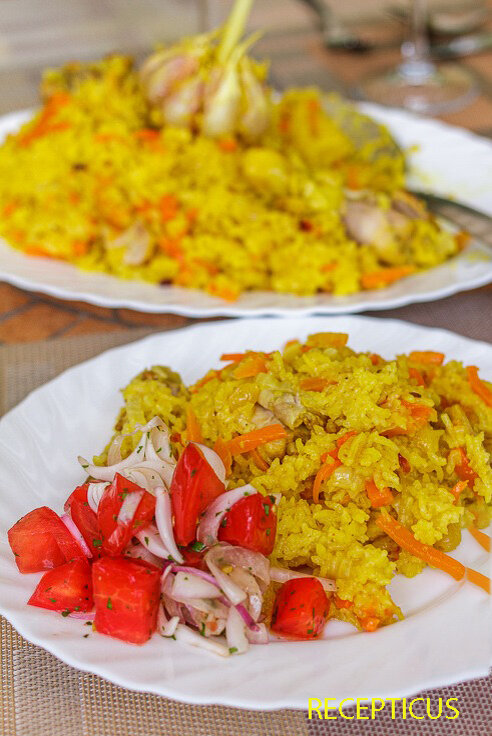 Приготовить настоящий плов с курицей — задача не такая уж сложная, как кажется со стороны, зато плов получится вкусный и красивый. А ещё — действительно летний, такой, который здорово и готовить, и есть на свежем воздухе, под шелест листвы и пение птиц. Впрочем, если сделать всё правильно, зимой плов с курицей получится ничуть не менее вкусным! 
