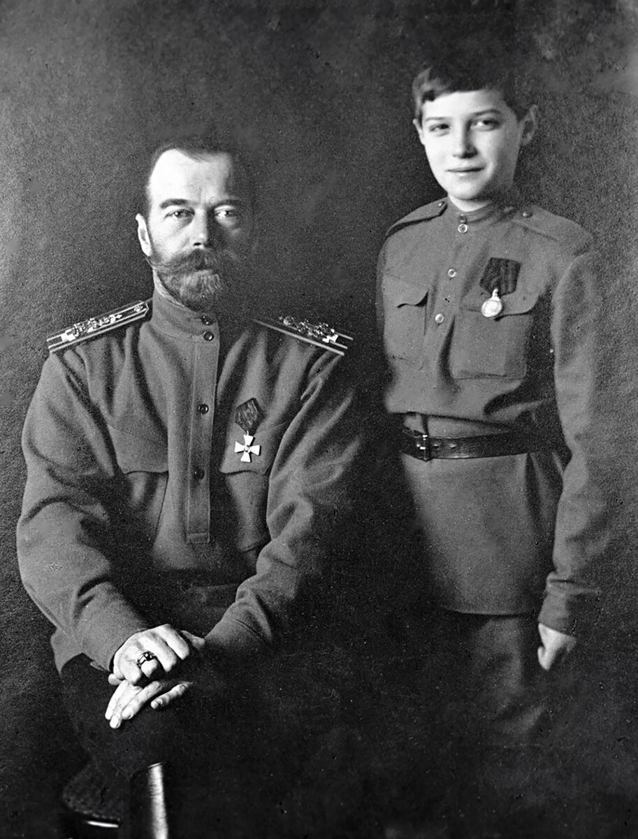 Николай II с цесаревичем Алексеем