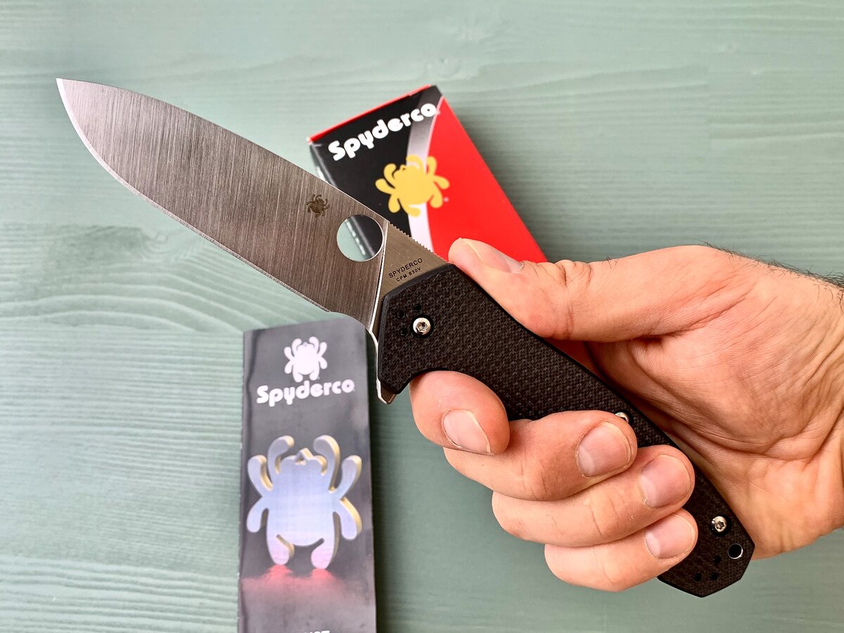 Складной нож Spyderco  Amalgam в руке