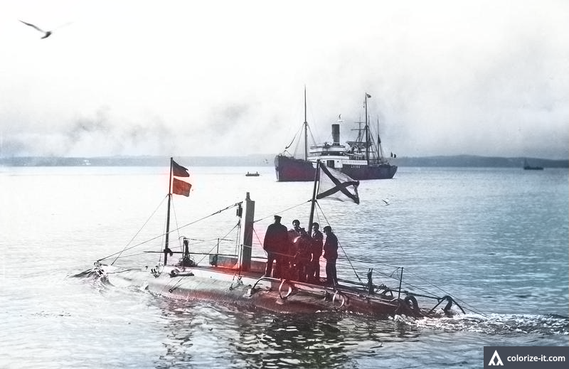 "Дельфин" - первая боевая подводная лодка Российского флота во  время испытаний. 1903 год