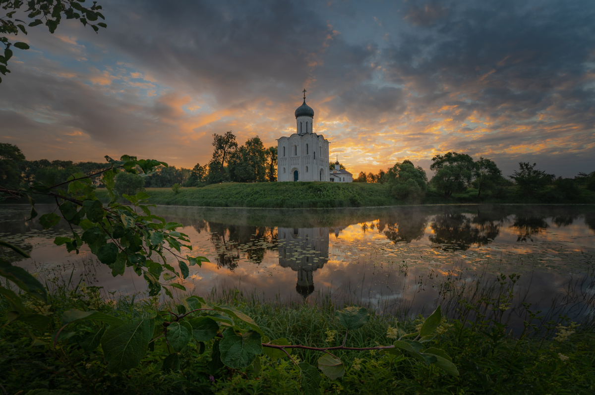 Рассвет в Боголюбово/ победитель конкурса 2019 года в номинации Достопримечательности  https://konkurs.trip2rus.ru/