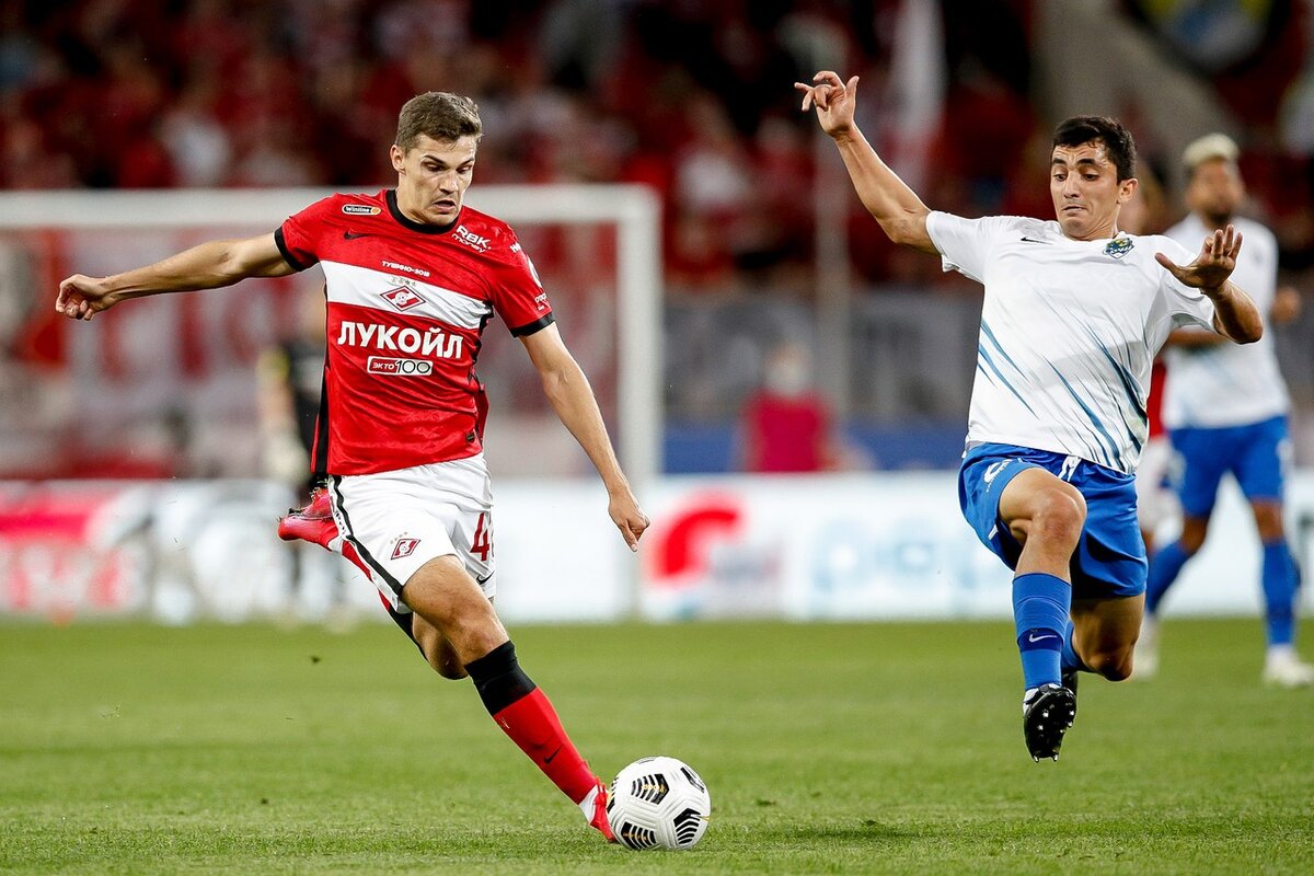 Думаю, что Роман Зобнин вновь закроет правую бровку. Фото официального сайта ФК Спартак Москва.