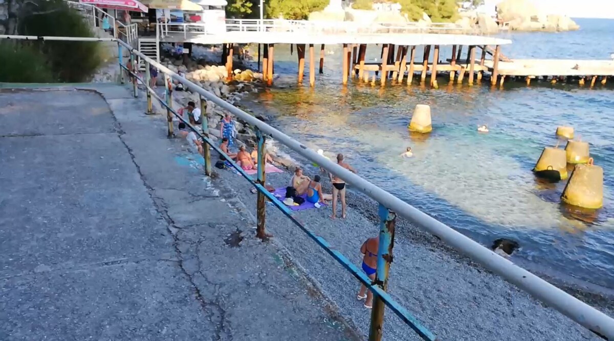 Пляж в Воронцовском парке