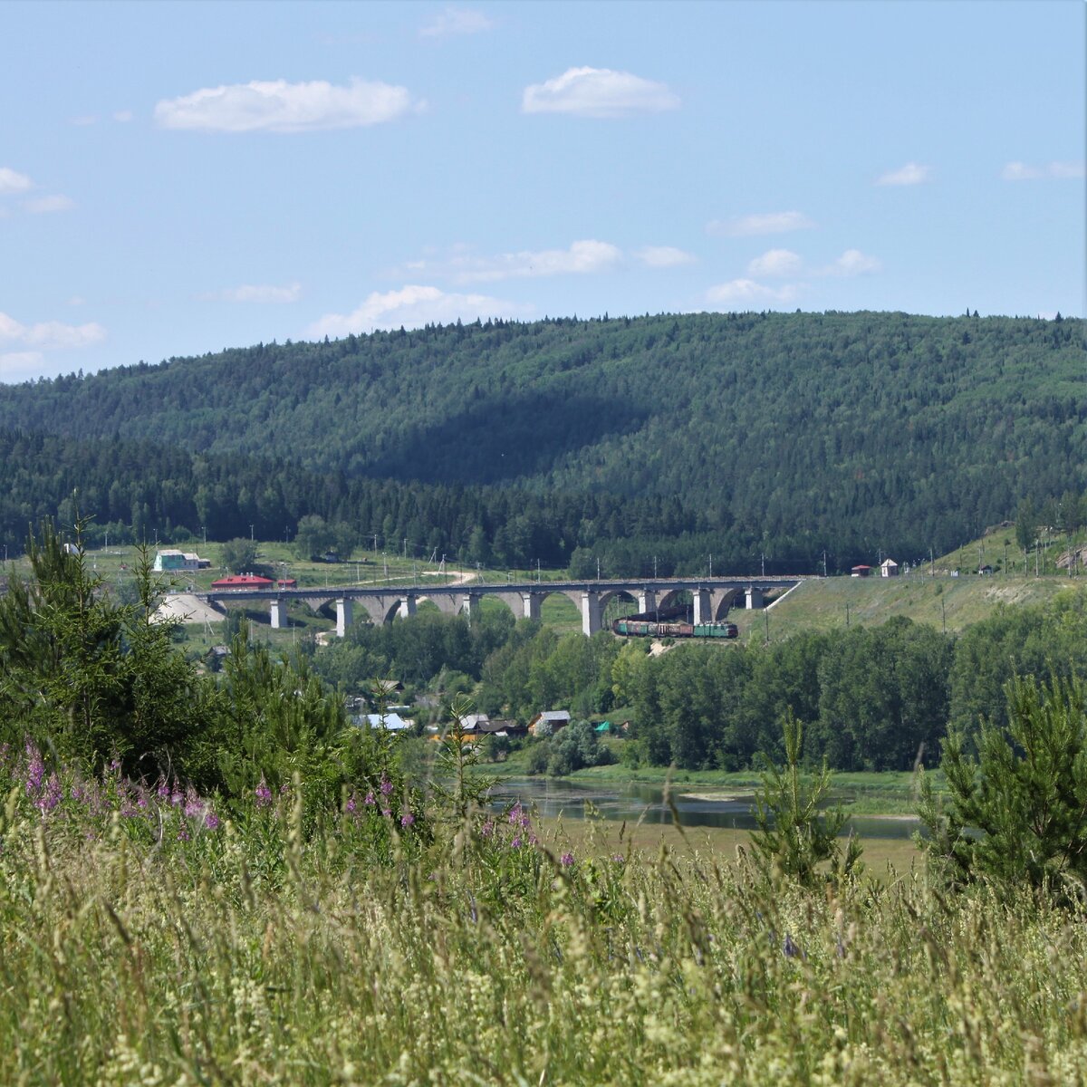 Железнодорожный виадук около деревни Рябиновка