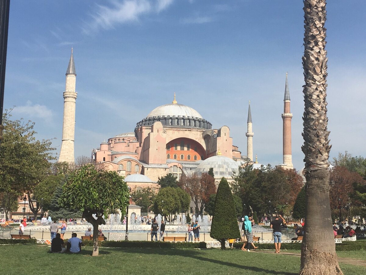 Одна из главных достопримечательностей Стамбула и его визитная карточка - собор святой Софии