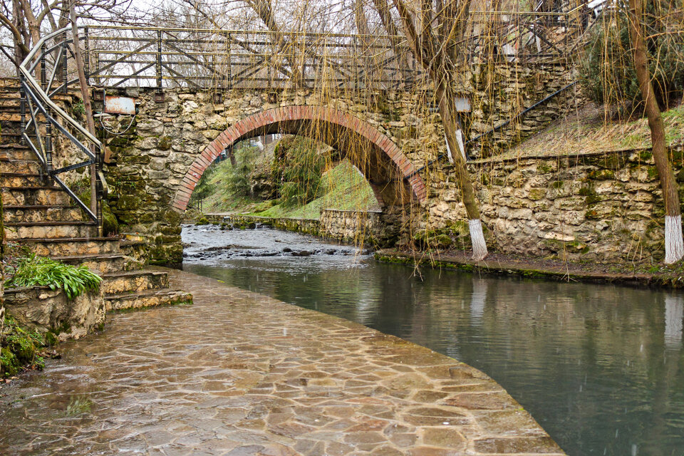 Река возле ресторана "Старая мельница"