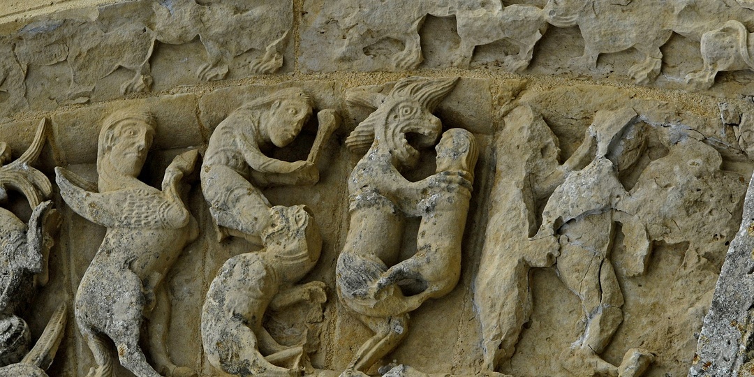 Они кривляются, корчат рожи, издеваются над вами!