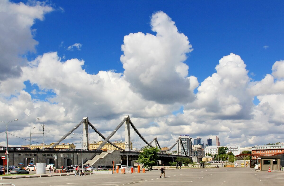 Крымский мост в Москве.   Автор фото: Петр Аксенов