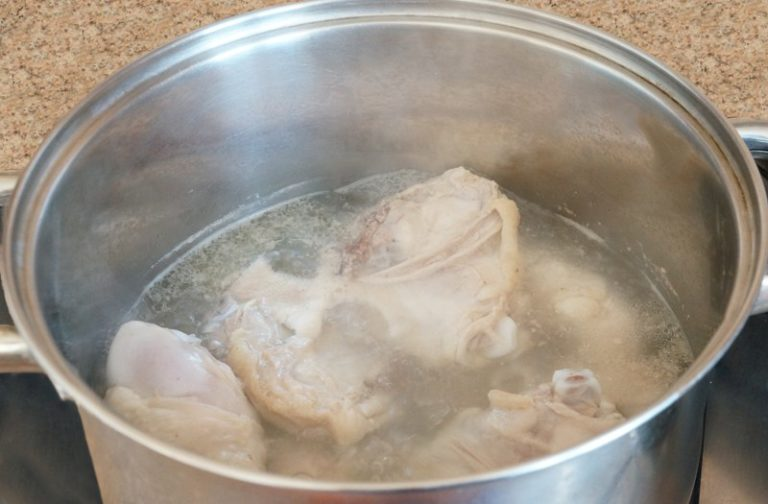 Варка мяса. Фото с сайта https://edatomy.ru