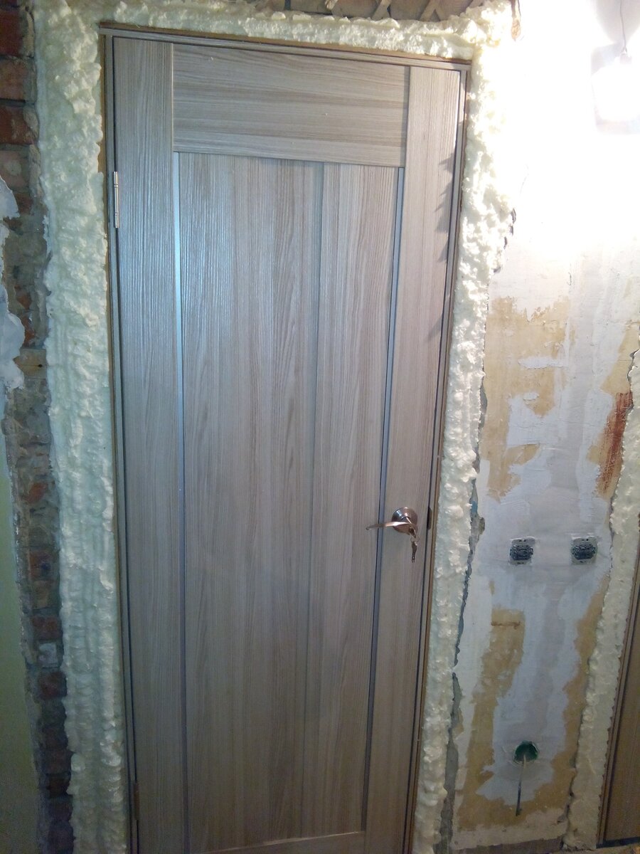 Разобрал пластиковые панели в ванной \"сталинки\", а там все в ржавчине ...