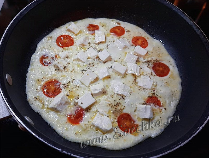 Омлет с брынзой и помидорами