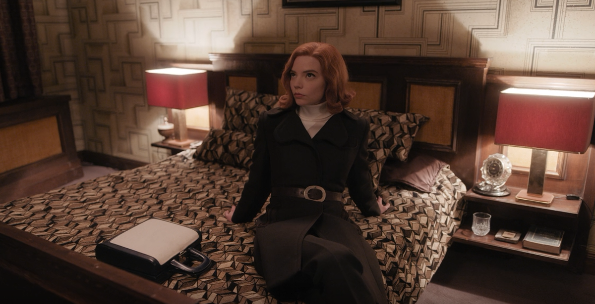 Московская гостиница из сериала. Часы, как на тумбочке, есть у нас до сих пор