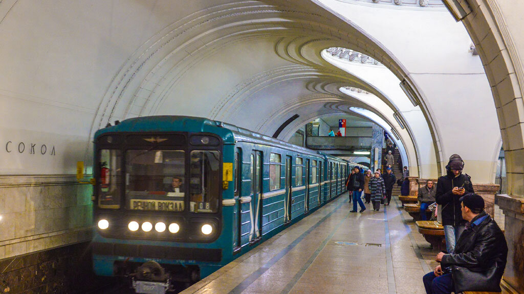 Почему на Зеленой ветке Московского метро ходят старые поезда?