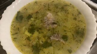 Рецепт рассольника с огурцами и перловкой.