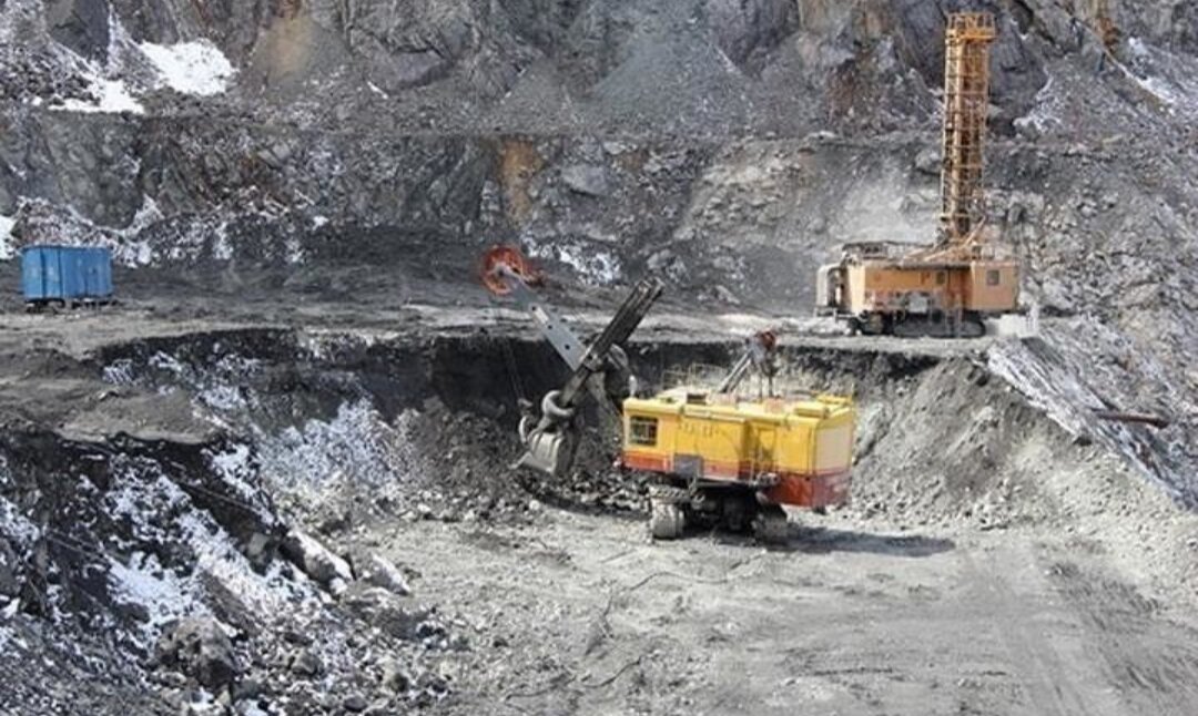 черногорский разрез хакасия. тейский рудник хакасия. добыча угля в хакасии. угольный разрез степной хакасия. молибденовый завод в сорске.