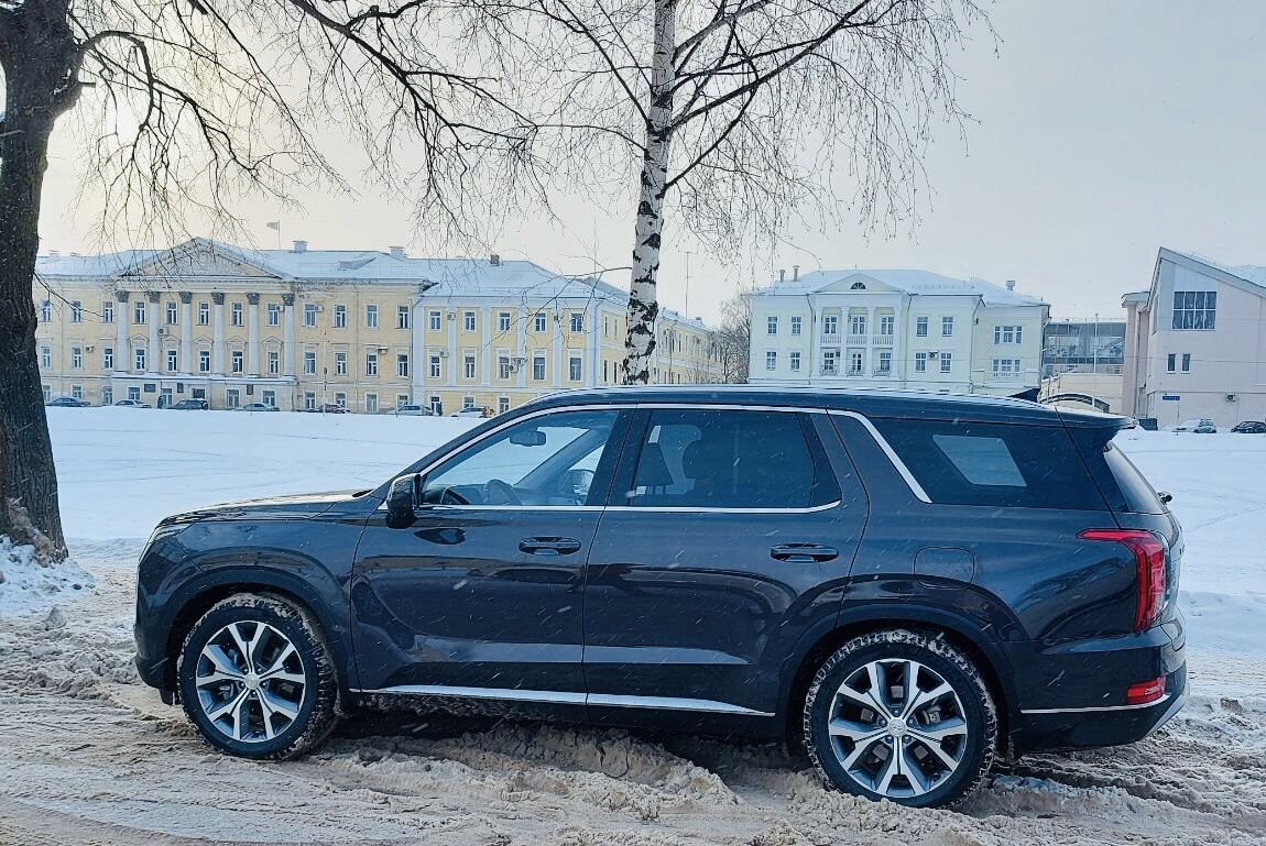 Едем по маршруту Москва - Вологда - С-Петербург. Palisade  – самый  большой полноразмерный SUV, выпускаемый Hyundai. Это несколько запоздалая замена популярного у нас Grand Santa Fe.