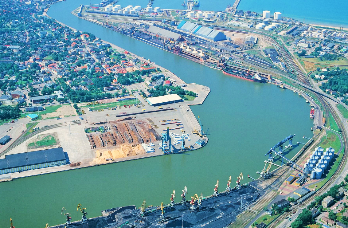 Try port. Морской порт Вентспилс. Порт в Латвии. Вентспилс Латвия. Вентспилс порт нефть.