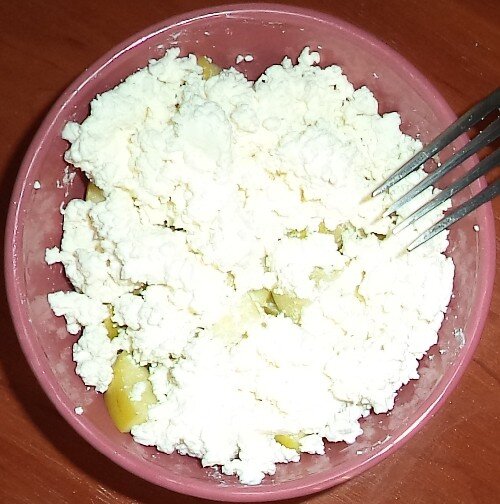 Как обычно, яблоко и творог. Личное фото.