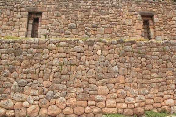 Саксайуаман - древняя крепость инков в Перу. Источник http://paikea.ru/peru-cusco-sacsaywaman/ 