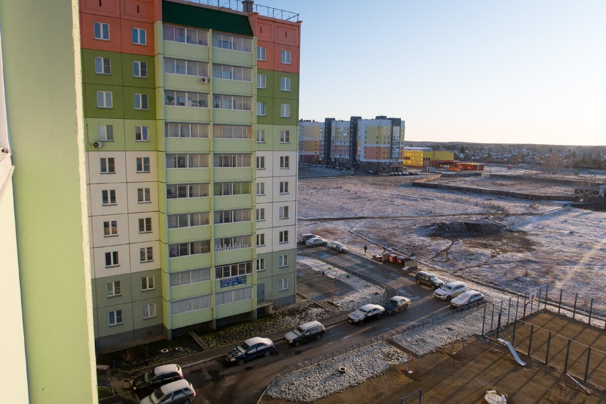 Вот в таком доме мы жили раньше. Панельная 10-ти этажка.