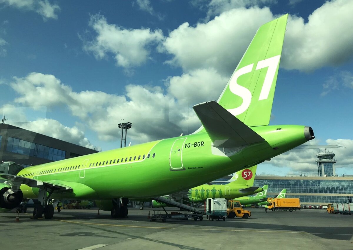 Самолеты в аэропорту Домодедово