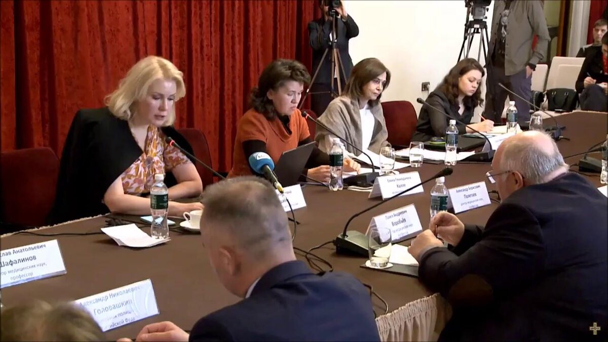 2 февраля 2021 года в Москве, в гостинице «Метрополь» состоялся научно-общественный круглый стол, на котором вопрос о начавшейся в Российской Федерации массовой вакцинации обсуждался с точки зрения возможных угроз национальной безопасности.