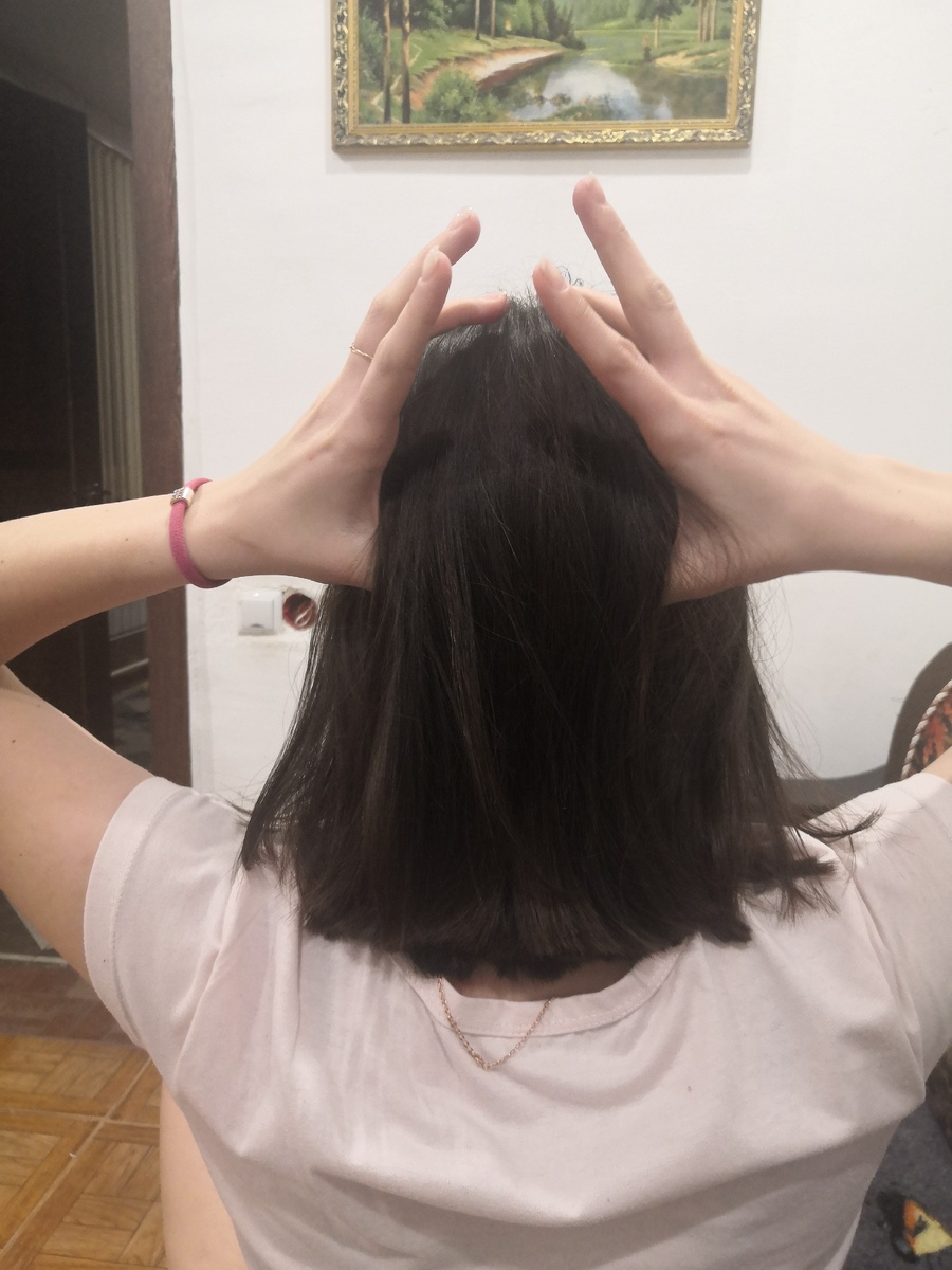 Делаем только мизинцами и большими пальцами. 