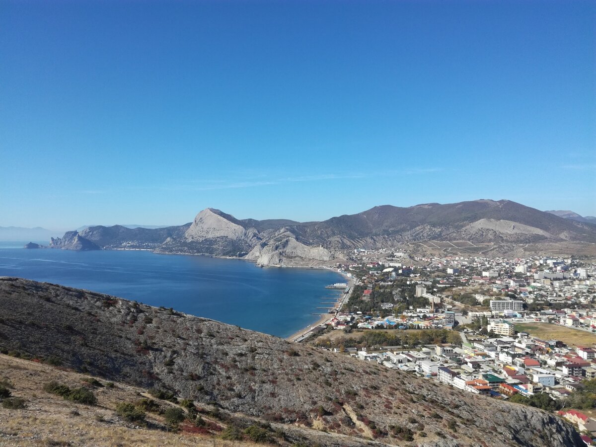 Вид на судакский залив и новосветские бухты