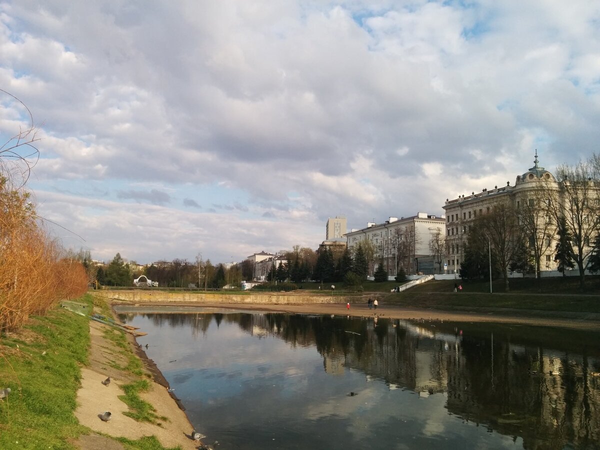 Черное озеро. Фото взято с ресурса Яндекс.Картинки
