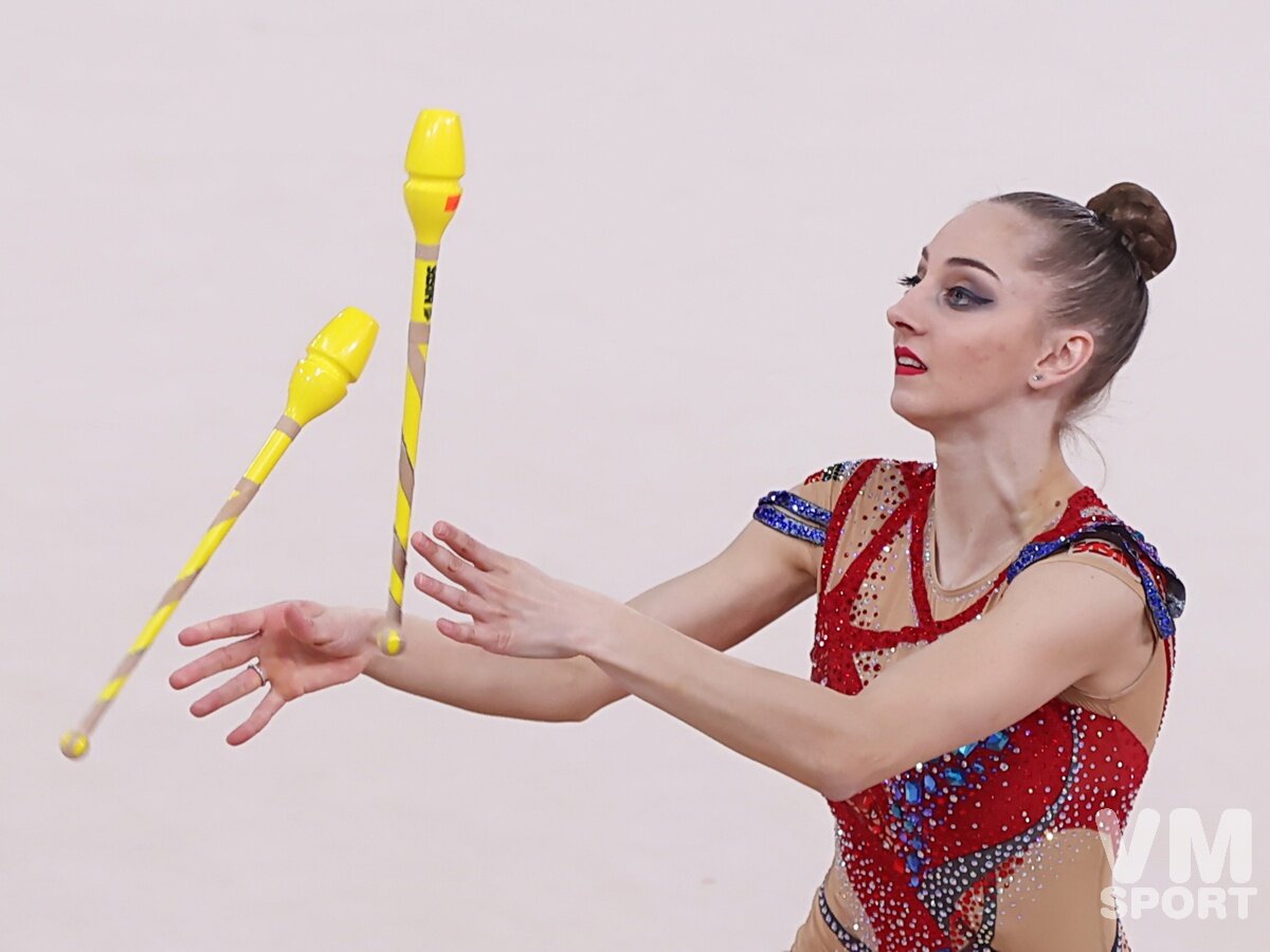 Светящиеся булавы художественной гимнастики