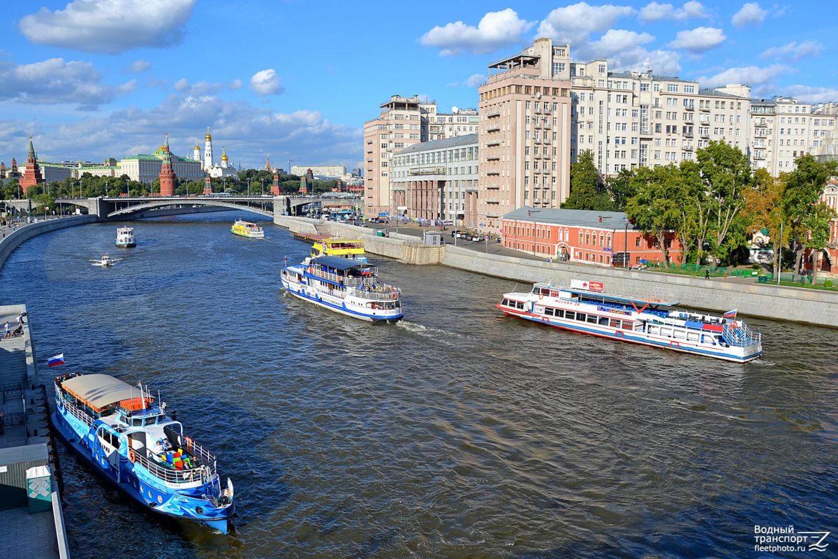 Речные москва река. Речной транспорт Москвы. Москва река и Речной транспорт. Москва Ривер Речной транспорт. Морской транспорт Москва.