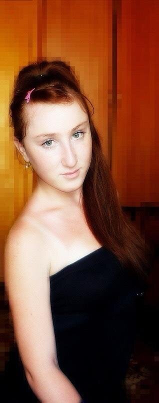 Вот например мое фото, это где-то 2012-2013 год и тогда никаких фильтров не было! Но уже тогда я не могла не растушевать задний фон и тело, кое-где оно загорело не ровно) я все это к тому, что для меня с детства уже были важны детали!