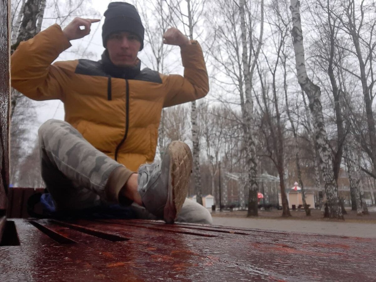 с утра на лавочке